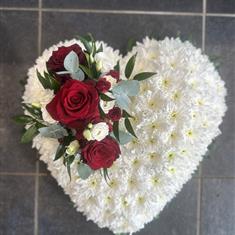 Closed Heart Red Rose Spray